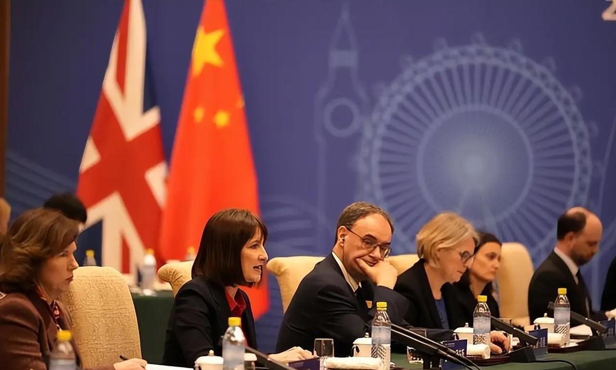 英国对华高调示好引爆外交地震！白宫震怒