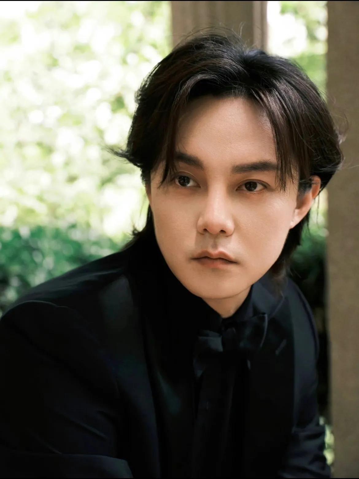 尹正含泪自嘲'一事无成'引热议！长文道歉曝'影迷'称呼背后藏十年心结