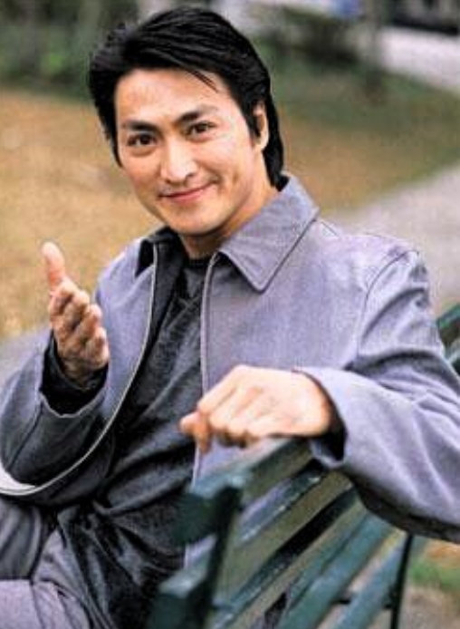 何家劲直播回应涨工资争议
