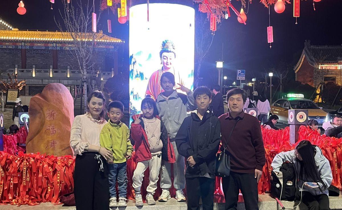 剖腹产四次再怀老五！贫寒母亲怒怼嘲讽