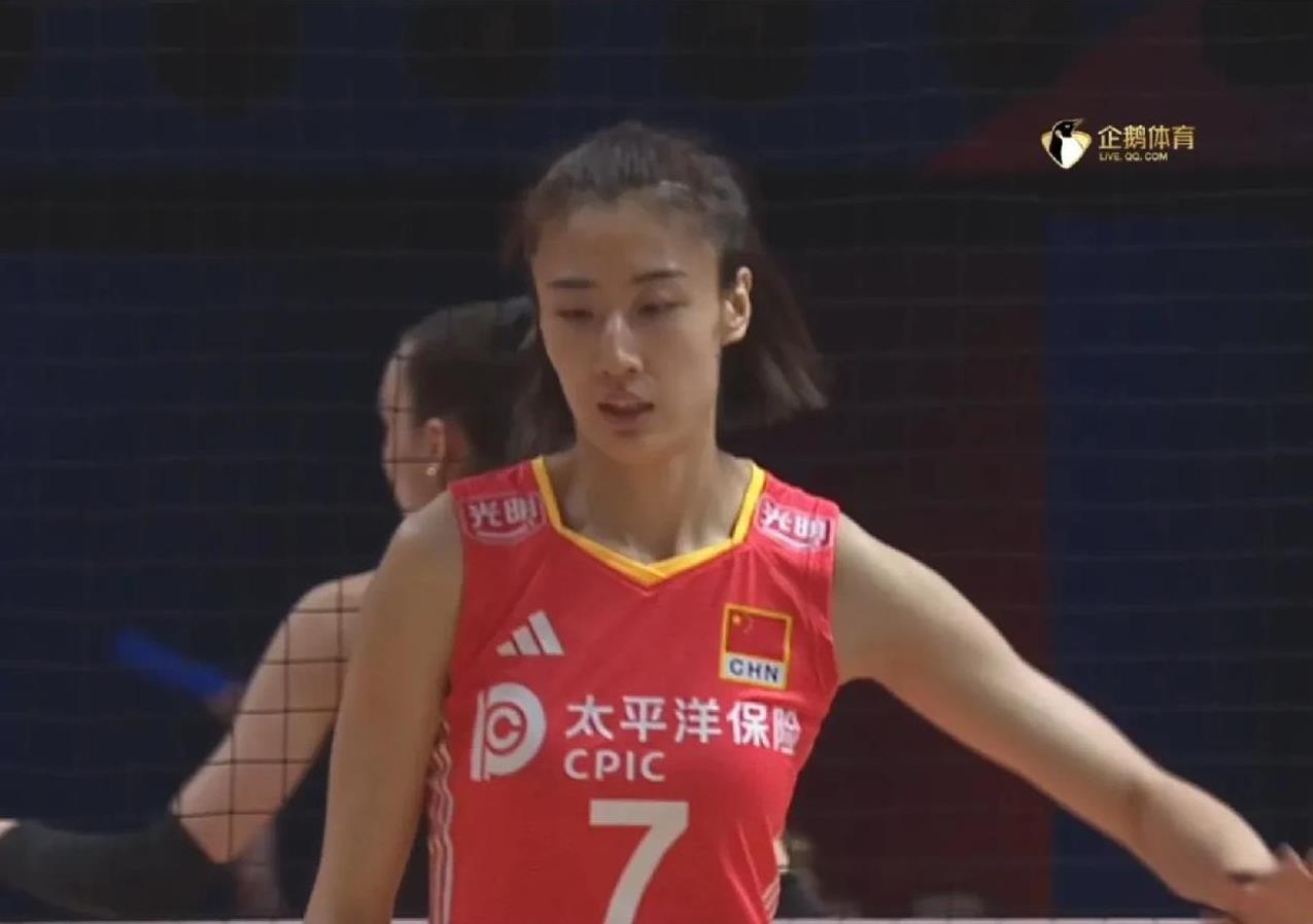 《中国女排霸气开局！首局横扫土耳其