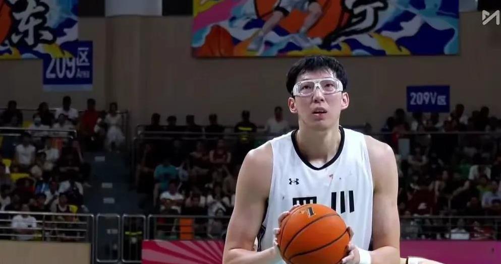 孙铭徽29+8统治攻防！四川险胜山东