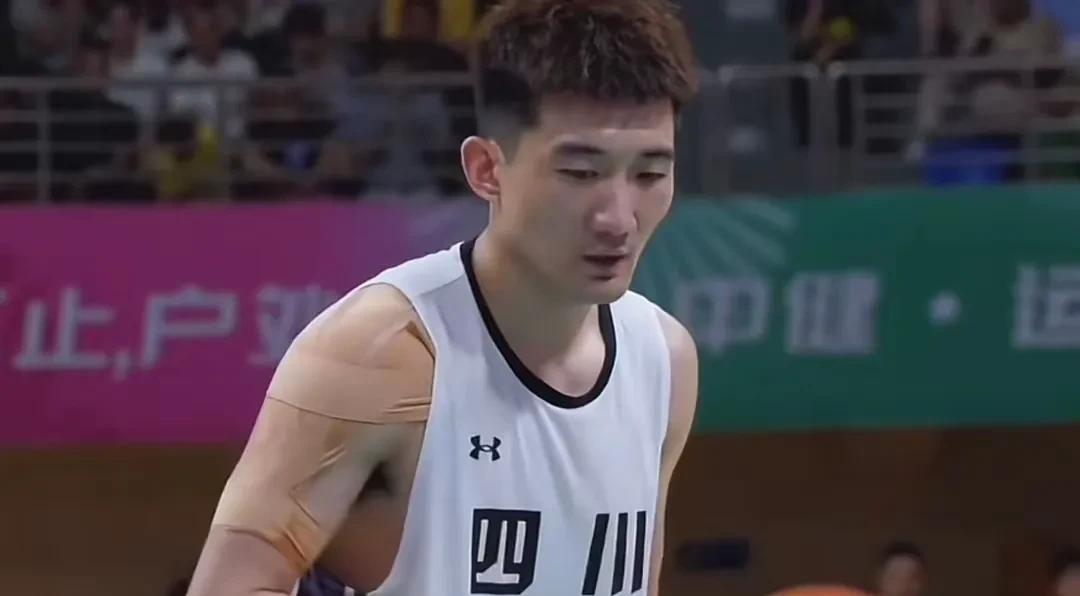 孙铭徽29+8统治攻防！四川险胜山东