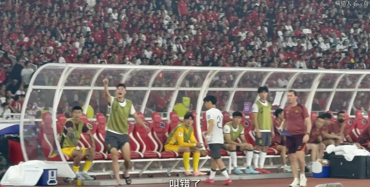 国足主帅伊万闹乌龙！换人竟喊错球员名