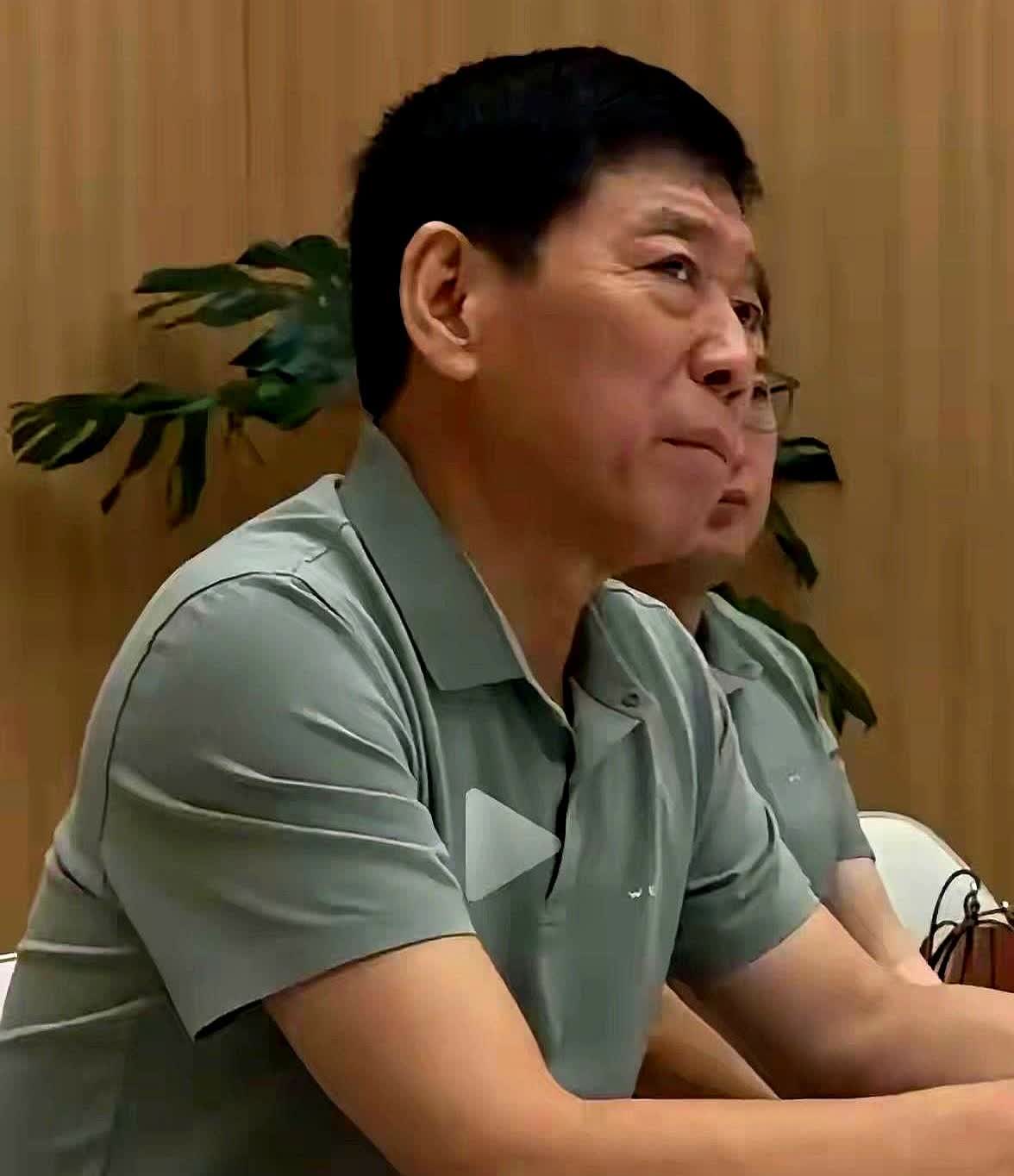 75万卡宴惨遭00后嫌弃！余承东失控真相曝光