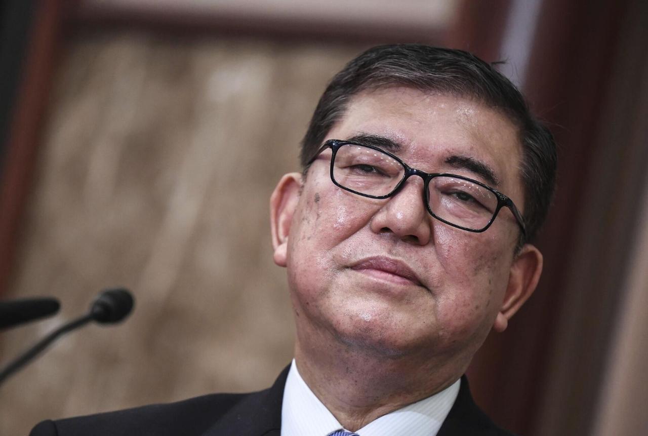 美大使刚挂电话就翻脸！人民日报钟声敲醒美国