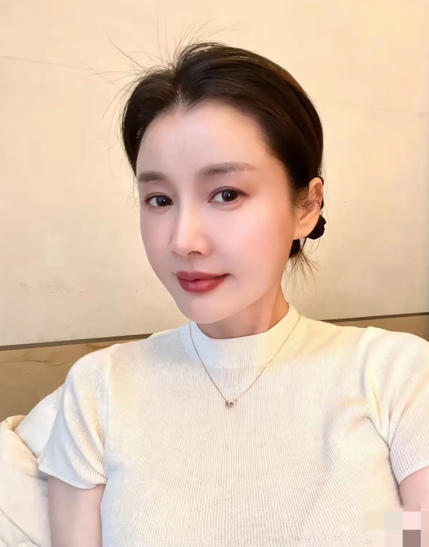 50岁退休女自驾逃离30年'活寡婚姻'