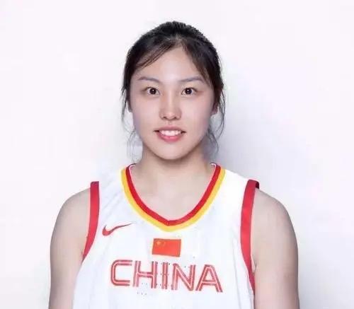 中国女篮新黄金一代！三大巨人领衔12人最强阵容